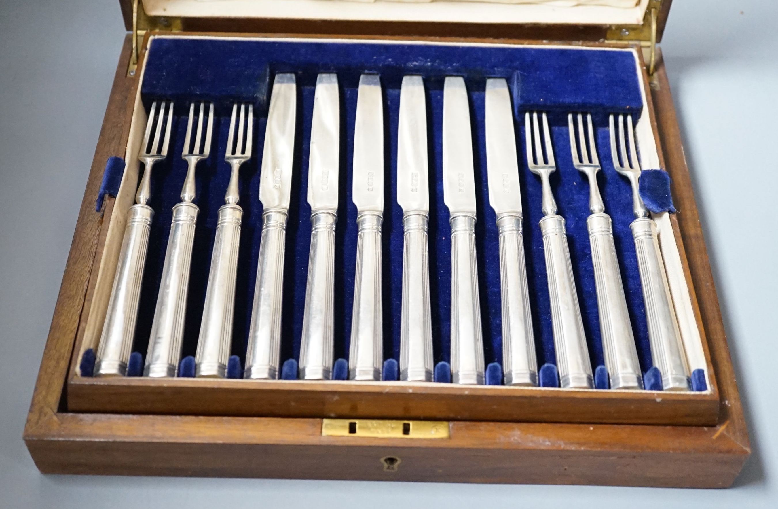 A cased set of twelve silver desert forks and eight silver dessert knives, Thomas Bradbury & Sons, Sheffield, 1925